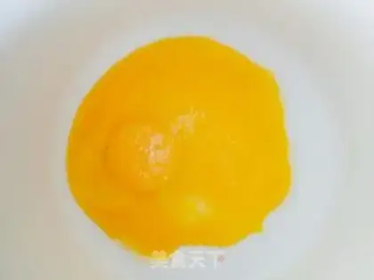 Make Little yolk cookies step 1