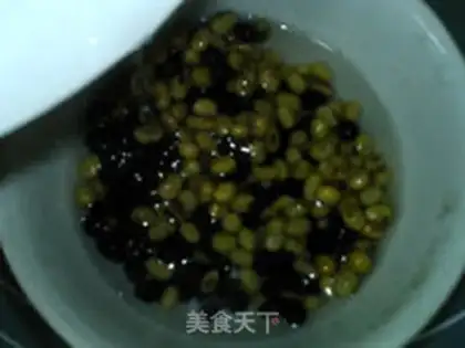 Make Chestnut black soy milk step 2