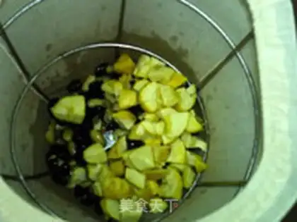 Make Chestnut black soy milk step 10