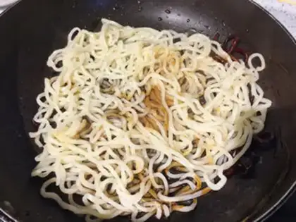 Make Onion noodles step 5