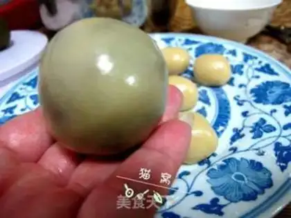 Make A wide moon cake step 9