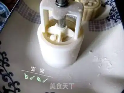 Make A wide moon cake step 10