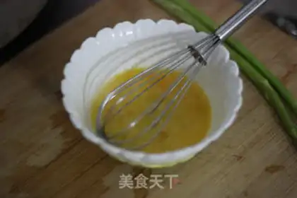 Make An egg roller lollipop step 1