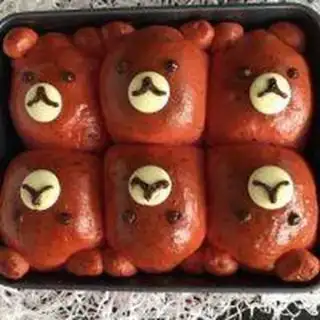 Make Bear squeezes bread step 13