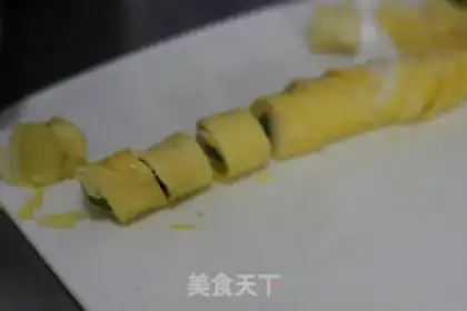 Make An egg roller lollipop step 6