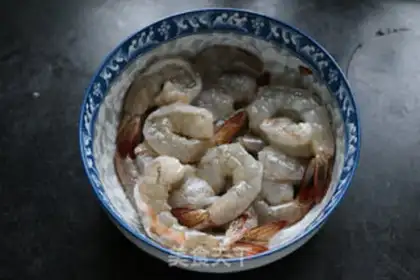 Make Cheesetail shrimp step 1