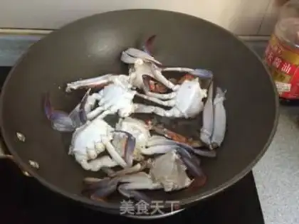 Make Coconut curry crab step 2