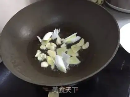 Make Coconut curry crab step 4