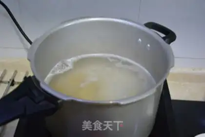 Make Chestnut congee step 1