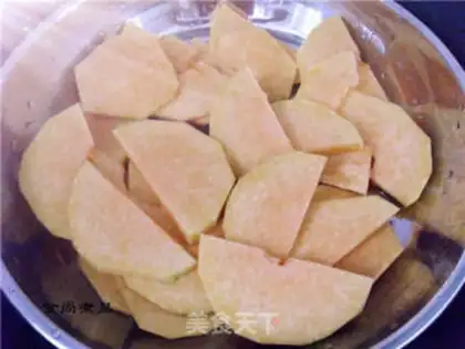 Make Cut the pumpkin buns step 0