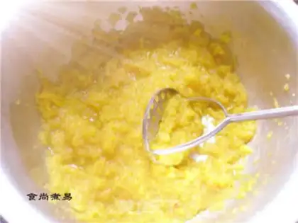 Make Cut the pumpkin buns step 1