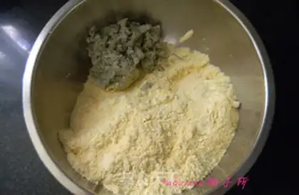 Make Beetles, bean bagels step 2