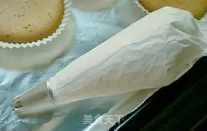 Make Three sheep with Thai cupcakes step 13