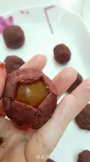 Make A wide bean saloon moon cake step 9
