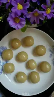 Make A wide bean saloon moon cake step 11