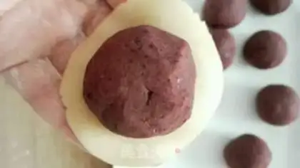 Make A wide bean saloon moon cake step 12