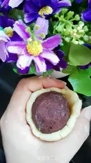Make A wide bean saloon moon cake step 13