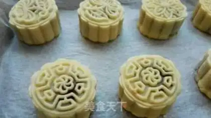 Make A wide bean saloon moon cake step 19