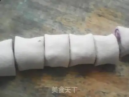 Make The potato knife cut the buns step 4
