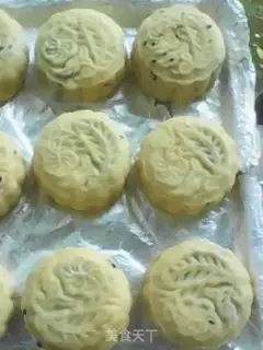 Make Peanut sesame mooncake step 13