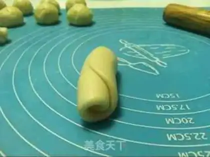 Make Sioux curry chicken mooncake step 9