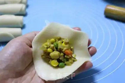 Make Sioux curry chicken mooncake step 15