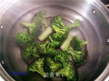 Make The broccoli buttons step 4