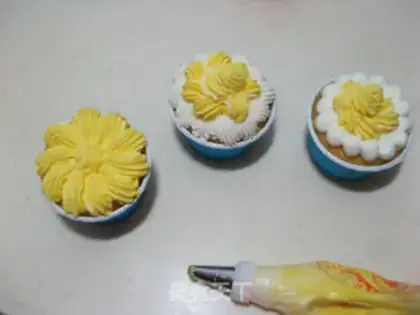 Make SpongeBob cake step 20