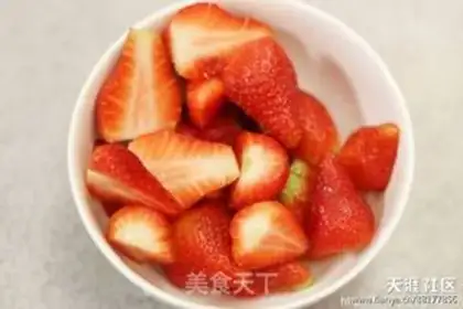 Make Strawberry Banana Tower step 1