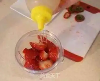 Make Strawberry Banana Tower step 2
