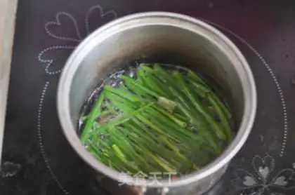 Make Onion noodles step 1
