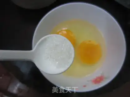 Make Clear the eggs step 1