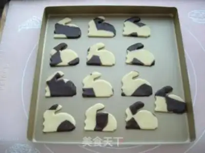Make Little flower rabbit cookies step 7