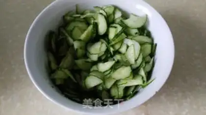 Make Onion pickle step 1