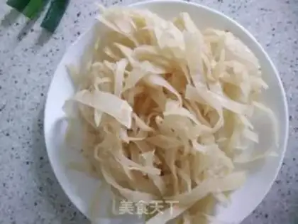 Make Autumn onion fried crackers step 1