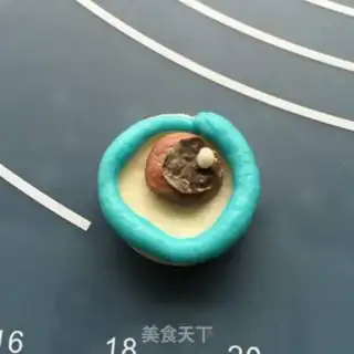 Make Rolling sugar cupcakes step 17