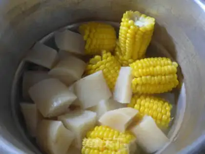 Make Corn radish pig hoof soup step 6