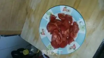 Make Tomato fried eggs step 1