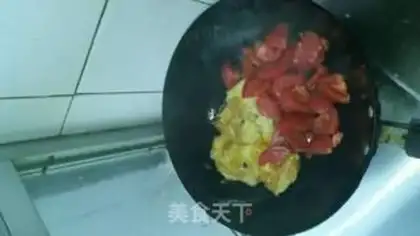 Make Tomato fried eggs step 7