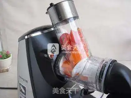 Make Tomato carrot juice step 1