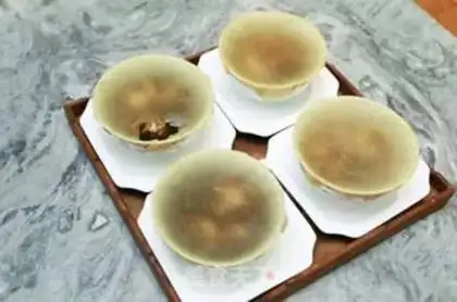 Make Black-gold, garlic-cooked chicken step 0