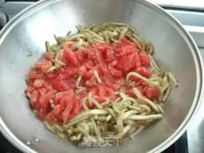 Make Cheese and tomatoes for noodles step 1
