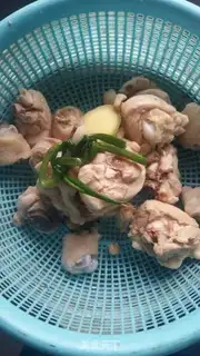 Make Garlic chicken legs burning chestnuts step 2