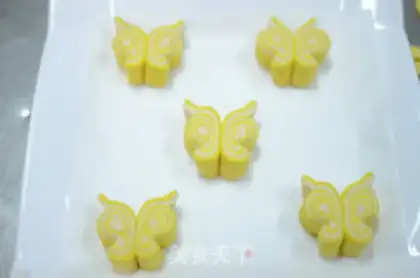 Make Butterfly roll step 11