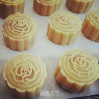 Make A wide bean saloon moon cake step 3