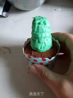 Make Spam plant cupcakes step 21