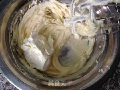 Make A bouquet cake step 2