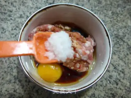 Make Eggs, pork, tofu step 4