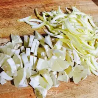 Make Homemade lemon honey tea step 2