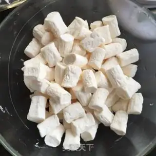 Make Rolling sugar cupcakes step 1